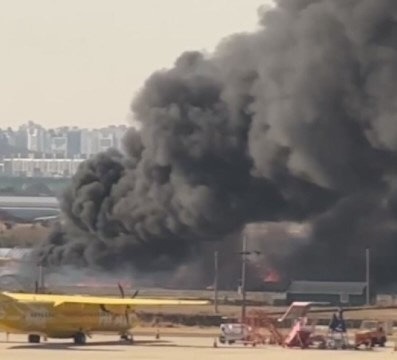 首尔金浦机场周边发生火灾！无人员伤亡，浓烟扩散至机场跑道