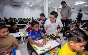 副教长呼吁学校申请维修拨款，修复受损设施，确保学生安全。